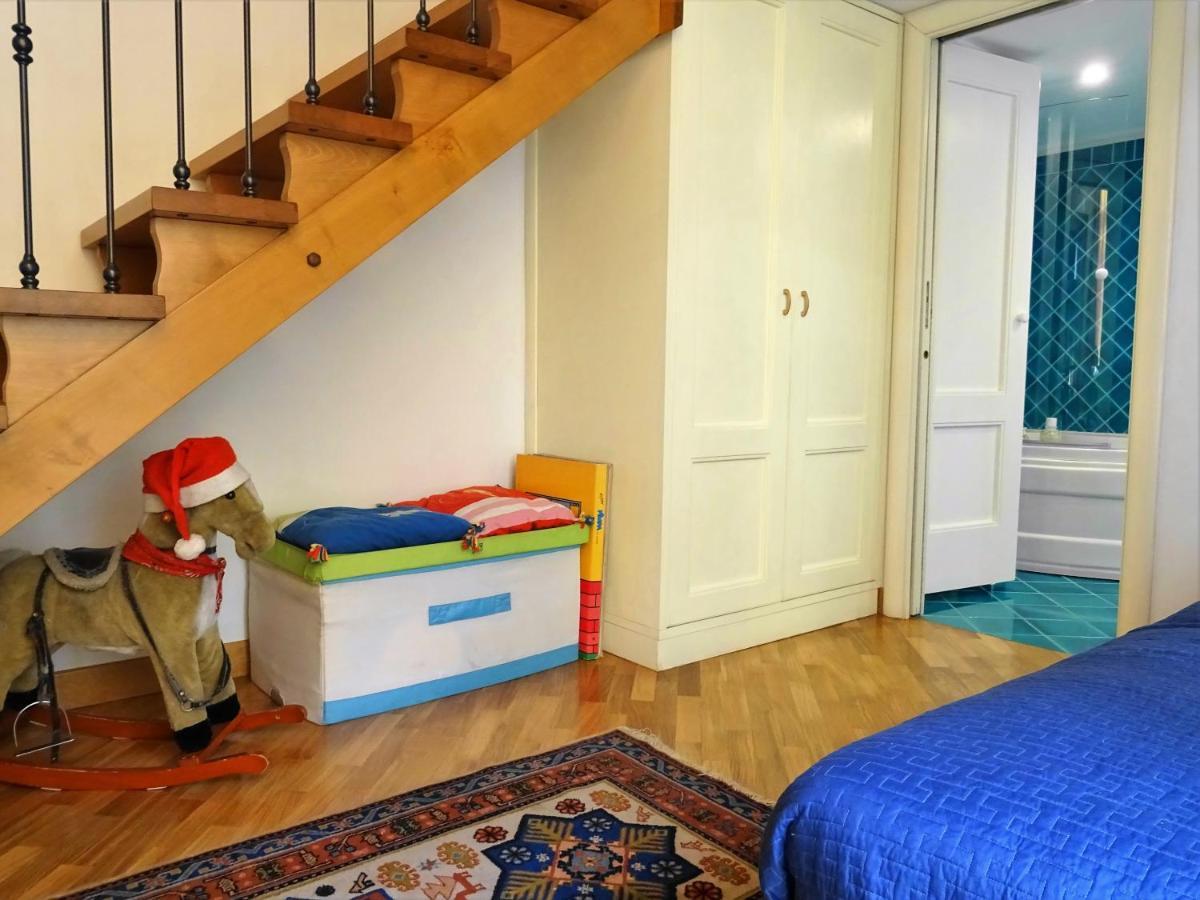 Mezzocannone Holiday House Napoli Eksteriør bilde